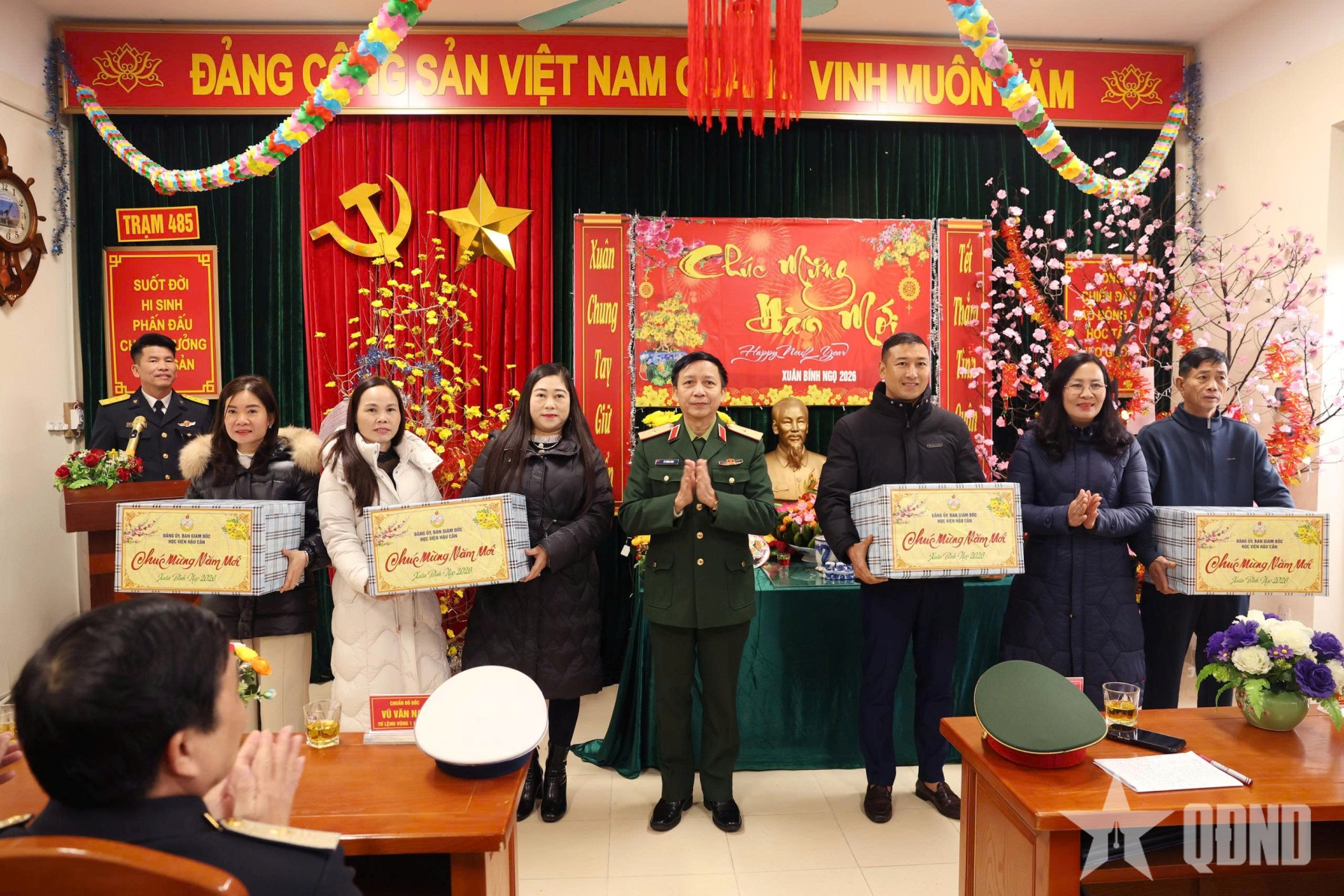 Học viện Hậu cần thăm, chúc Tết tại đảo Trà Bản (Bản Sen, Quảng Ninh)